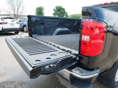Used 2018 Chevrolet Silverado 1500 LT w/ All Star Edition AWD/4WD image 11