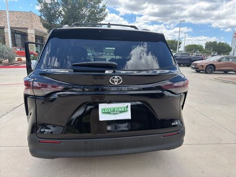 Used 2026 Toyota Sienna XLE FWD image 24