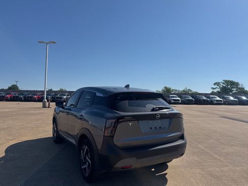 Used 2025 Nissan Kicks SV w/ Charging Package FWD image 17