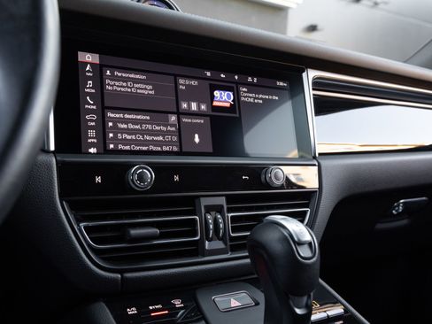 Certified 2023 Porsche Macan S AWD/4WD image 24
