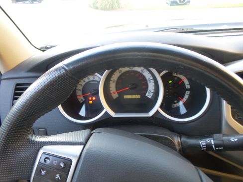 Used 2013 Toyota Tacoma PreRunner w/ SR5 Pkg RWD image 42