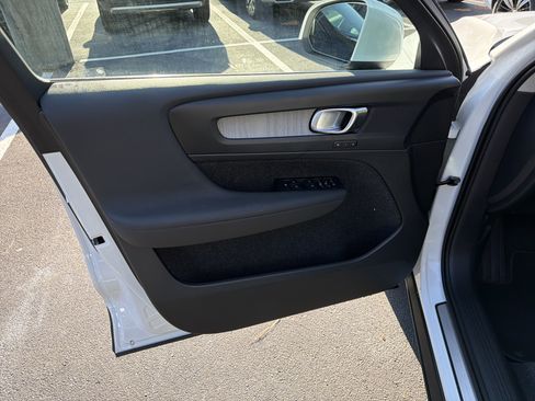 Used 2025 Volvo XC40 B5 Core image 14