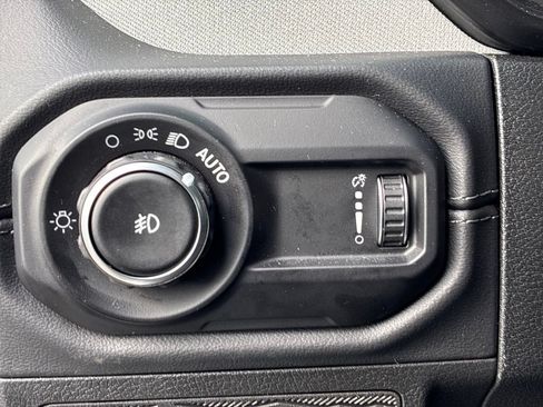 Used 2026 Jeep Wrangler Unlimited Sahara AWD/4WD image 14