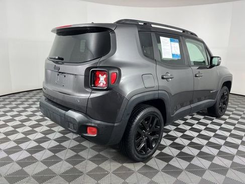 Used 2016 Jeep Renegade Latitude image 10