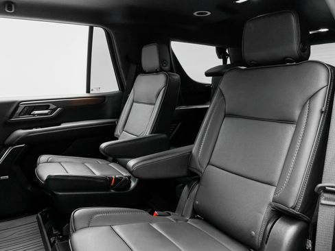 Used 2025 GMC Yukon Denali AWD/4WD image 33