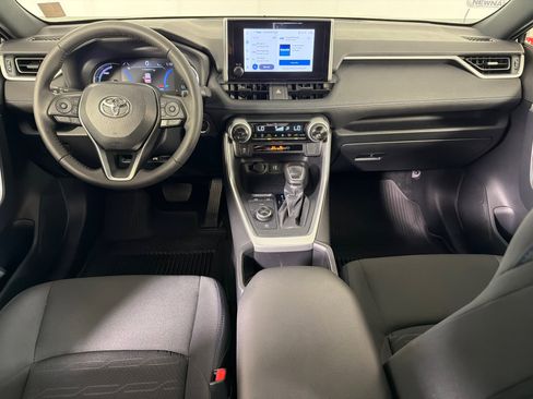 Used 2023 Toyota RAV4 SE image 22