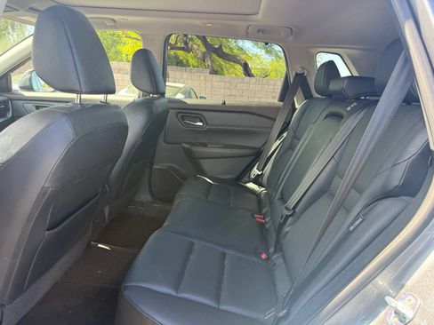 Certified 2022 Nissan Rogue SV w/ SV Premium Package FWD image 10