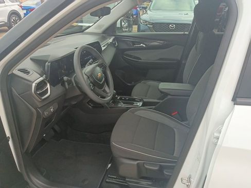 Used 2025 Chevrolet TrailBlazer LT AWD/4WD image 4