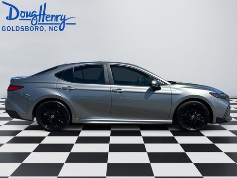 Used 2025 Toyota Camry SE w/ Convenience Package image 6