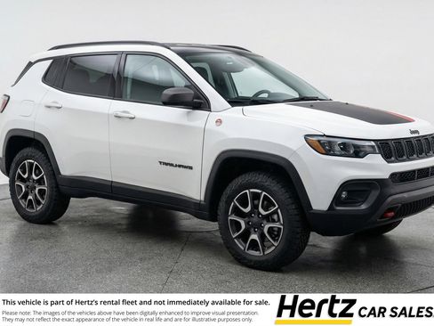Used 2025 Jeep Compass Trailhawk w/ Trailer Tow Group AWD/4WD image 1