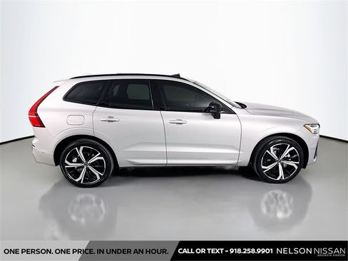 Used 2023 Volvo XC60 B5 Ultimate w/ Climate Package image 4