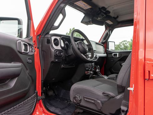 Used 2024 Jeep Gladiator Sport AWD/4WD image 13