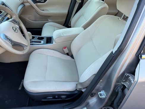 Used 2015 Nissan Altima 2.5 SV w/ Convenience Package image 8