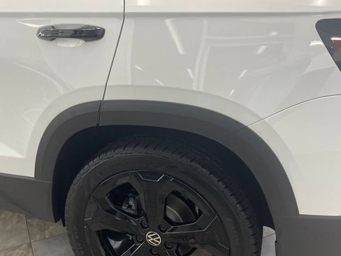 New 2026 Volkswagen Taos SE AWD/4WD image 12