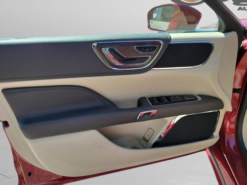 Used 2017 Lincoln Continental Select FWD image 22