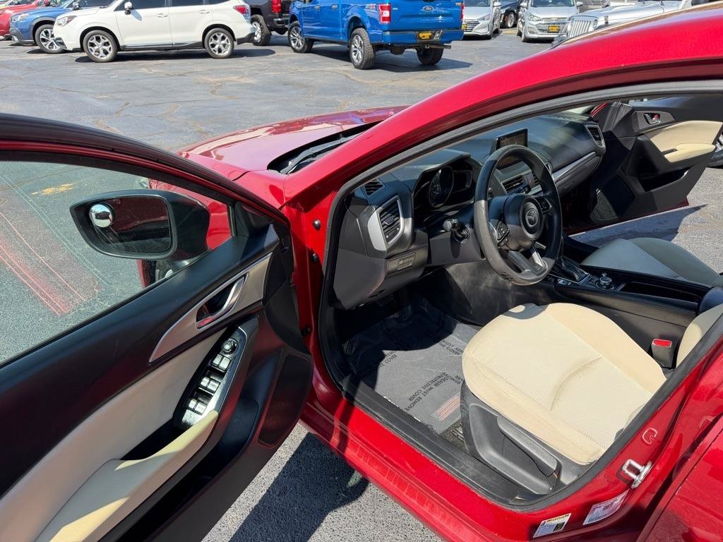 Used 2018 MAZDA MAZDA3 Sport FWD image 11