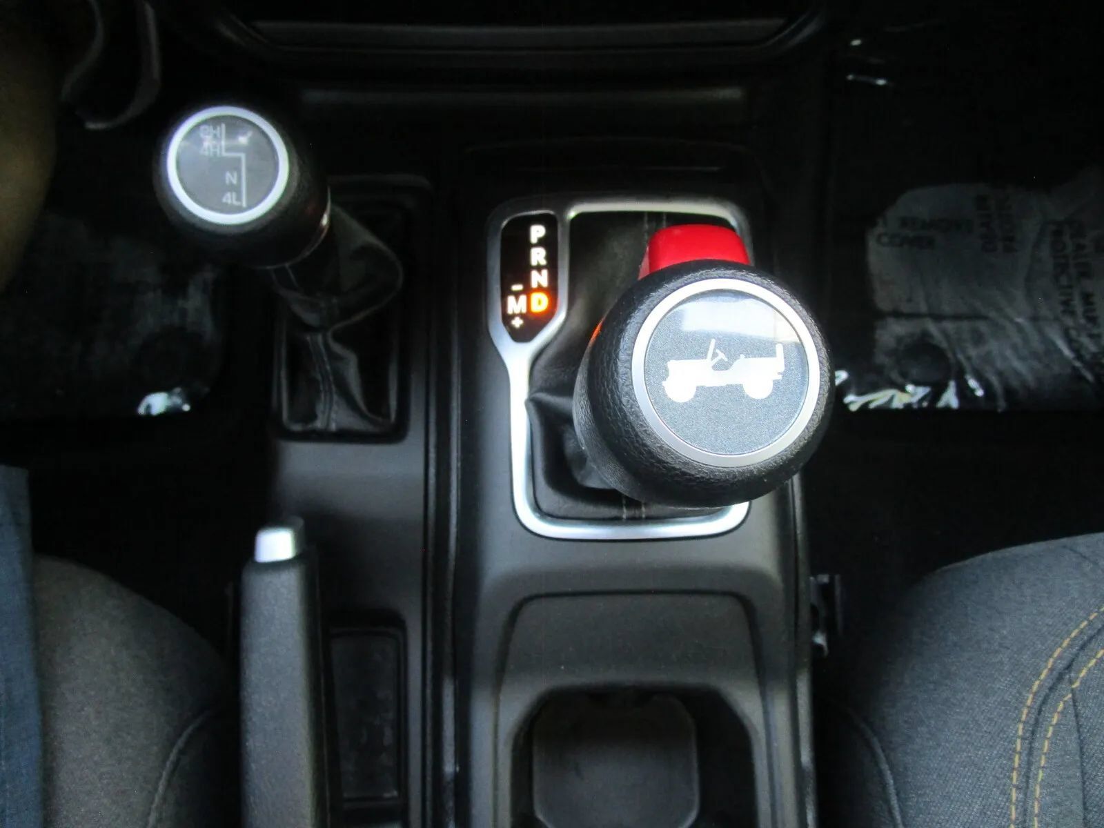 Used 2024 Jeep Wrangler Unlimited Sahara AWD/4WD image 32