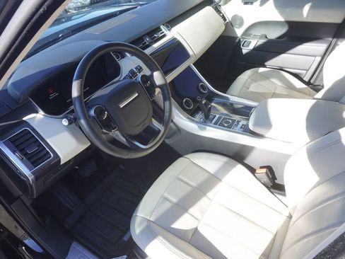 Used 2020 Land Rover Range Rover Sport HSE image 18