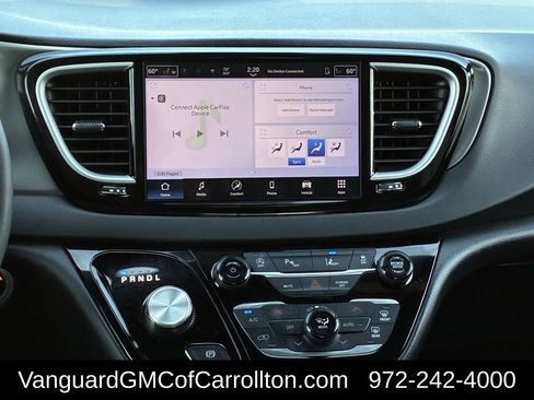 Used 2025 Chrysler Pacifica Select image 17