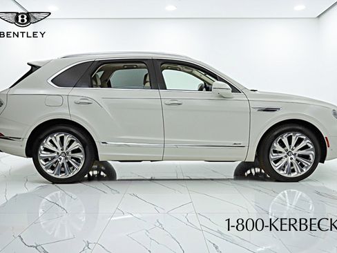 Used 2024 Bentley Bentayga image 24