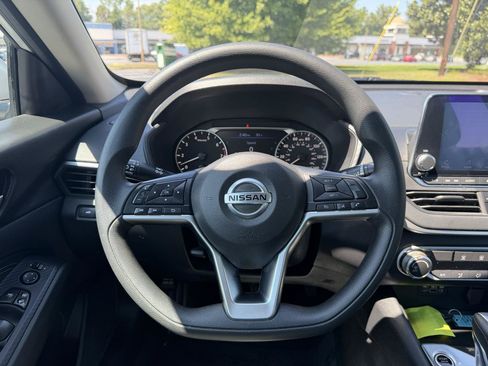 Used 2019 Nissan Altima 2.5 S FWD image 21