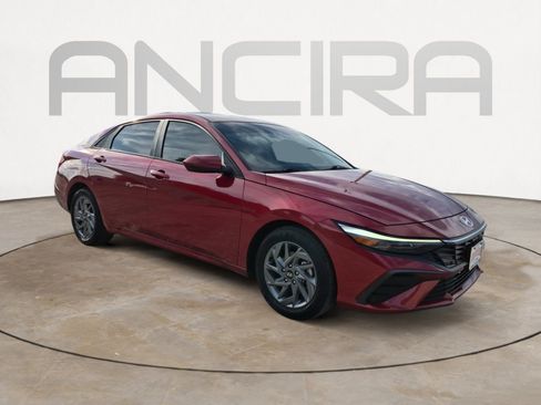 Used 2024 Hyundai Elantra SEL FWD image 5