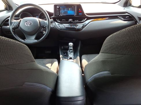 Used 2018 Toyota C-HR XLE FWD image 11
