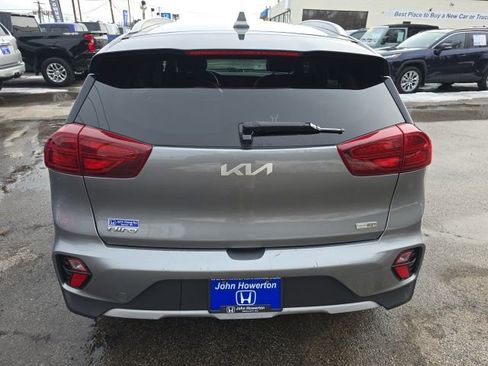 Used 2022 Kia Niro EX image 4