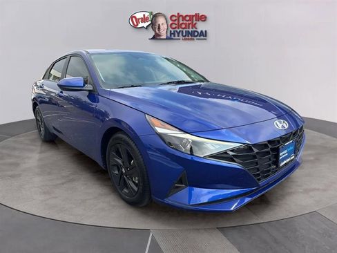 Used 2023 Hyundai Elantra SEL w/ Cargo Package image 7