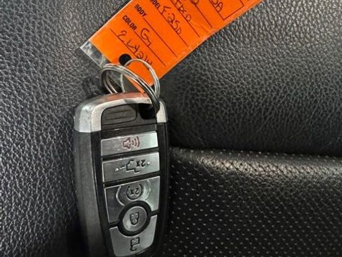 Used 2022 Ford F250 Lariat w/ Black Appearance Package image 12