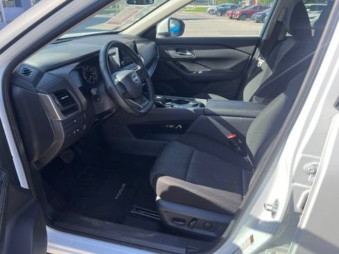 Used 2025 Nissan Rogue SV AWD/4WD image 8