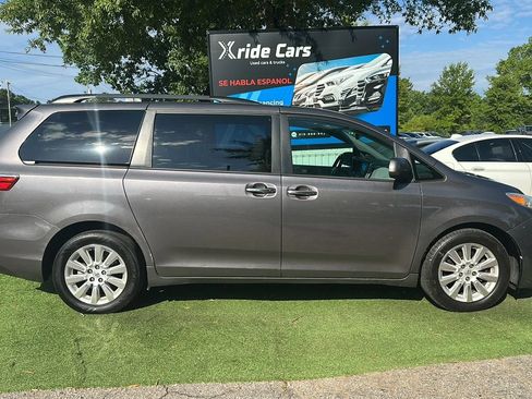 Used 2015 Toyota Sienna XLE w/ XLE Navigation Package AWD/4WD image 8