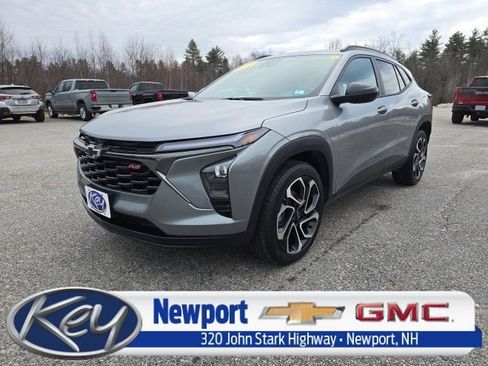 Used 2025 Chevrolet Trax RS w/ Driver Confidence Package image 1