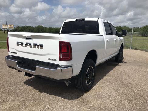 New 2025 RAM 2500 Laramie AWD/4WD image 10