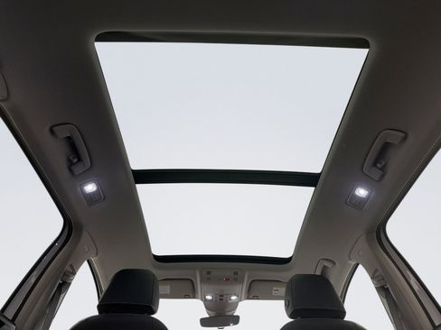 Used 2025 Volkswagen Taos SEL image 19