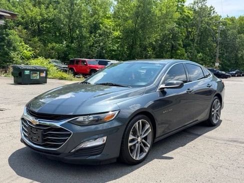 Used 2021 Chevrolet Malibu LT FWD image 1