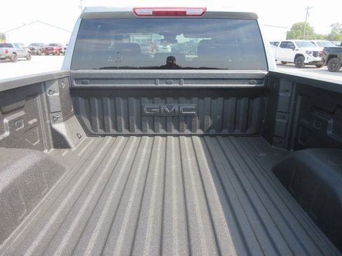 New 2026 GMC Sierra 1500 Elevation image 7