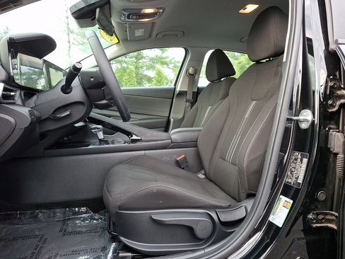 Used 2023 Hyundai Elantra SEL w/ Convenience Package FWD image 14