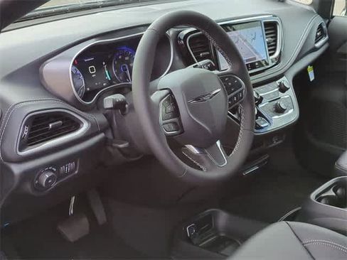 New 2026 Chrysler Pacifica Select image 10