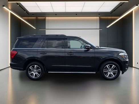 Used 2023 Ford Expedition XLT RWD image 7