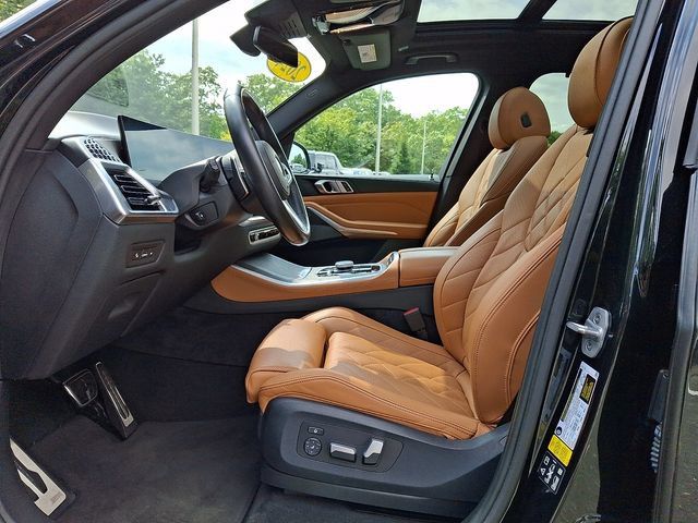 Used 2024 BMW X5 xDrive40i w/ M Sport Package AWD/4WD image 13