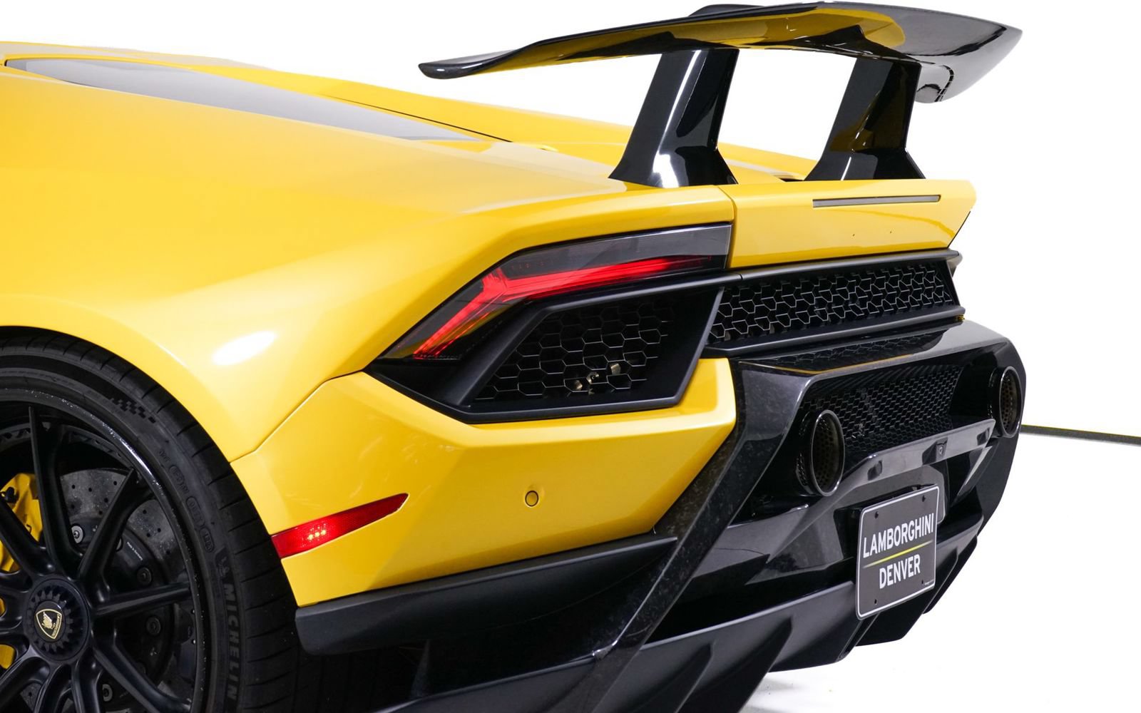 Used 2018 Lamborghini Huracan Performante AWD/4WD image 16
