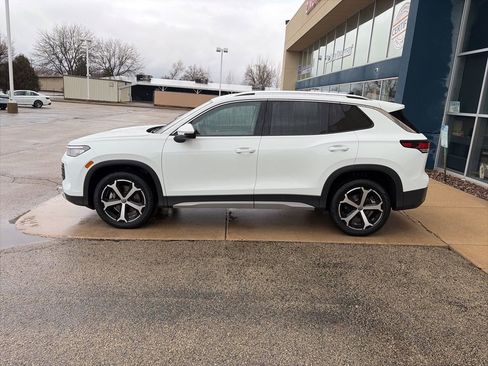 Certified 2025 Volkswagen Tiguan SE image 5