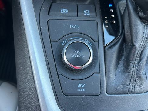 Used 2021 Toyota RAV4 XLE Premium AWD/4WD image 30