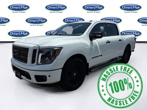 Used 2019 Nissan Titan SV w/ SV Convenience Package RWD image 3
