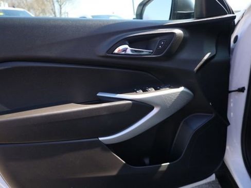 Certified 2025 Chevrolet Trax LS image 21