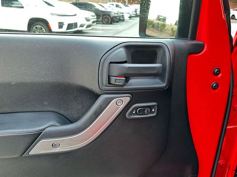 Used 2014 Jeep Wrangler Freedom Edition image 13