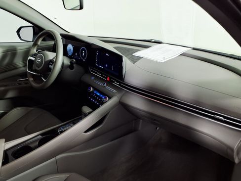 Certified 2023 Hyundai Elantra SEL w/ Convenience Package FWD image 9
