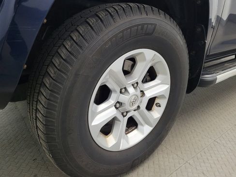 Used 2017 Toyota 4Runner SR5 AWD/4WD image 31