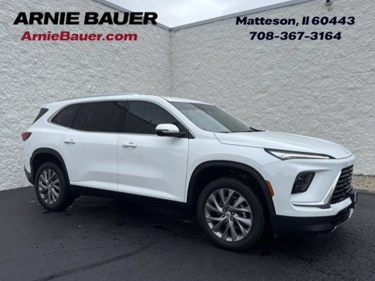 Used 2025 Buick Enclave Preferred FWD image 1